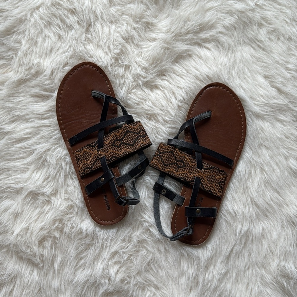 Mossimo Target Black & Tan Sandals - size 5.5